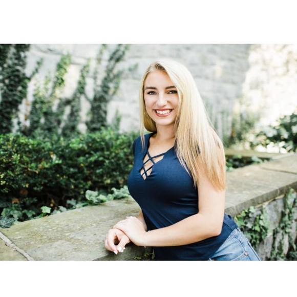 Meet your Posher, Abbi - Picture 1 of 1